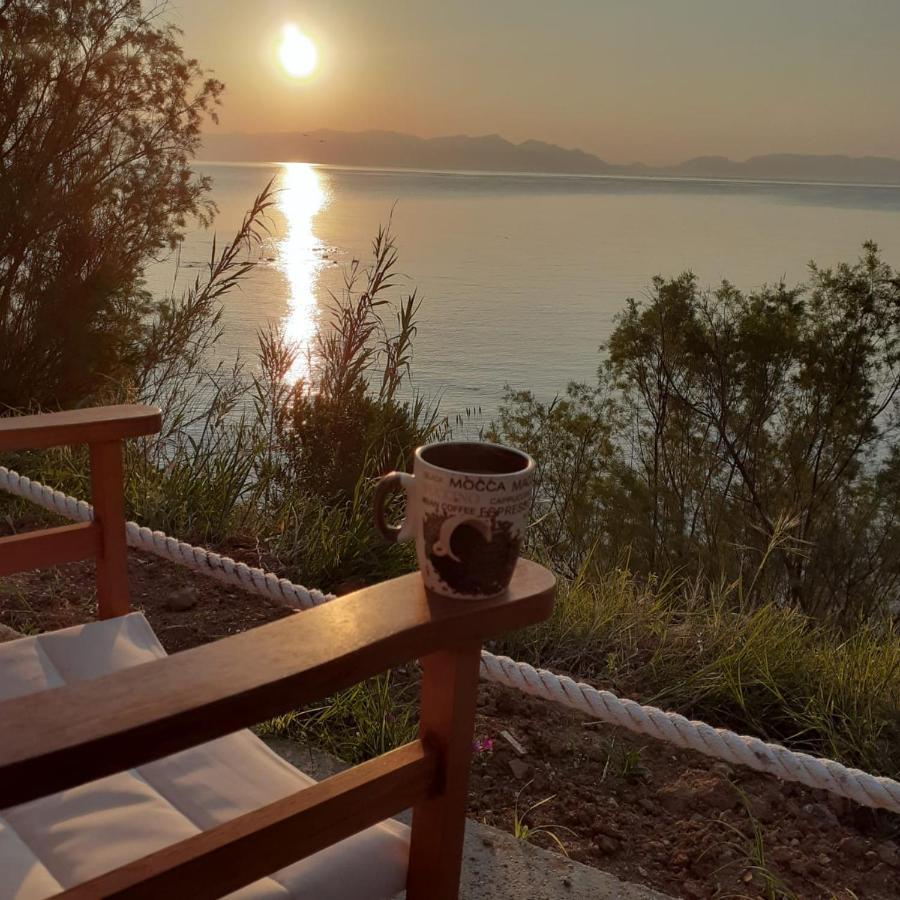 Seafront Studio With Direct Beach Access Koróni Екстериор снимка