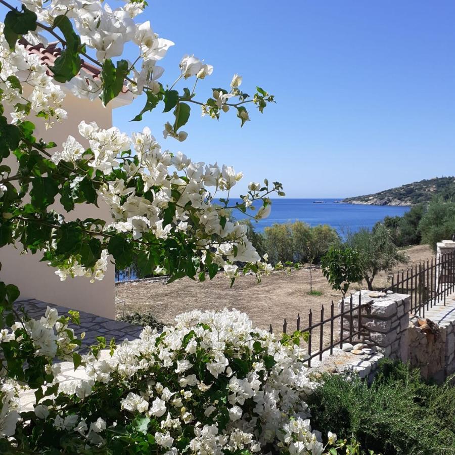 Seafront Studio With Direct Beach Access Koróni Екстериор снимка