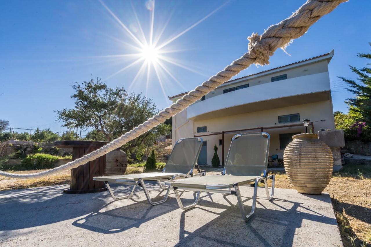 Seafront Studio With Direct Beach Access Koróni Екстериор снимка