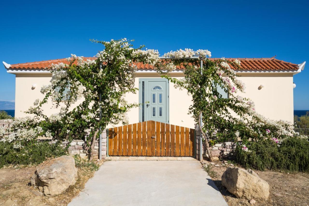 Seafront Studio With Direct Beach Access Koróni Екстериор снимка