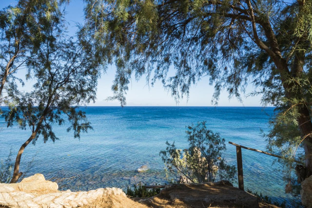 Seafront Studio With Direct Beach Access Koróni Екстериор снимка