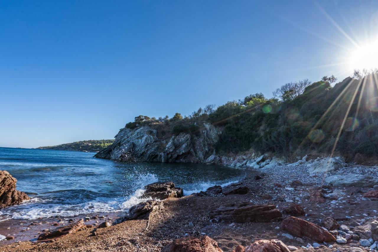 Seafront Studio With Direct Beach Access Koróni Екстериор снимка