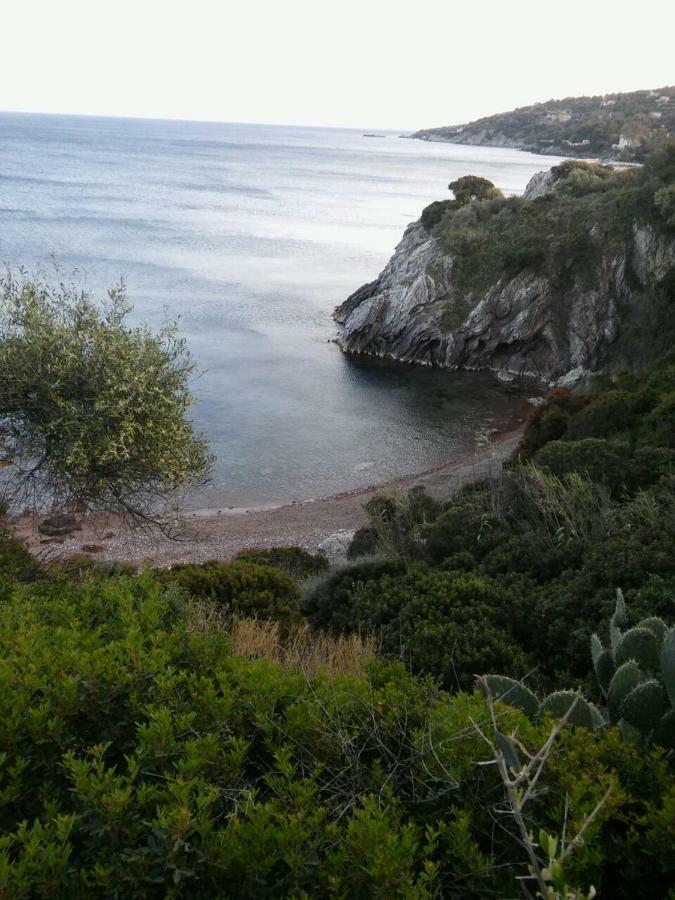 Seafront Studio With Direct Beach Access Koróni Екстериор снимка
